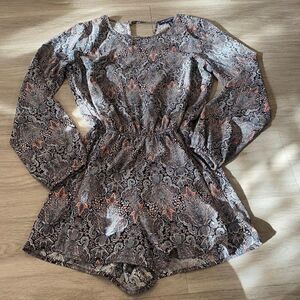 One Clothing grey patterned long sleeve romper size medium